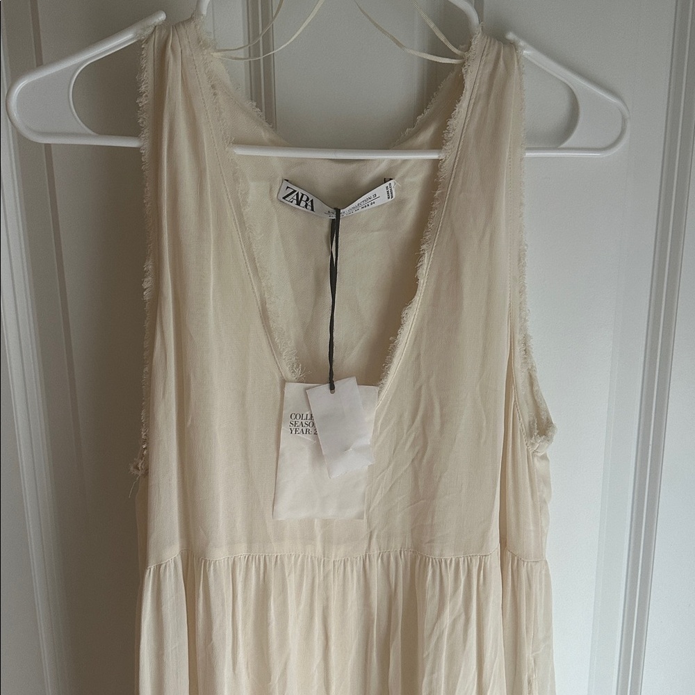Zara collection 2023 Slip Dress
Cream Maxi Dress
Zara studio - Picture 12 of 16